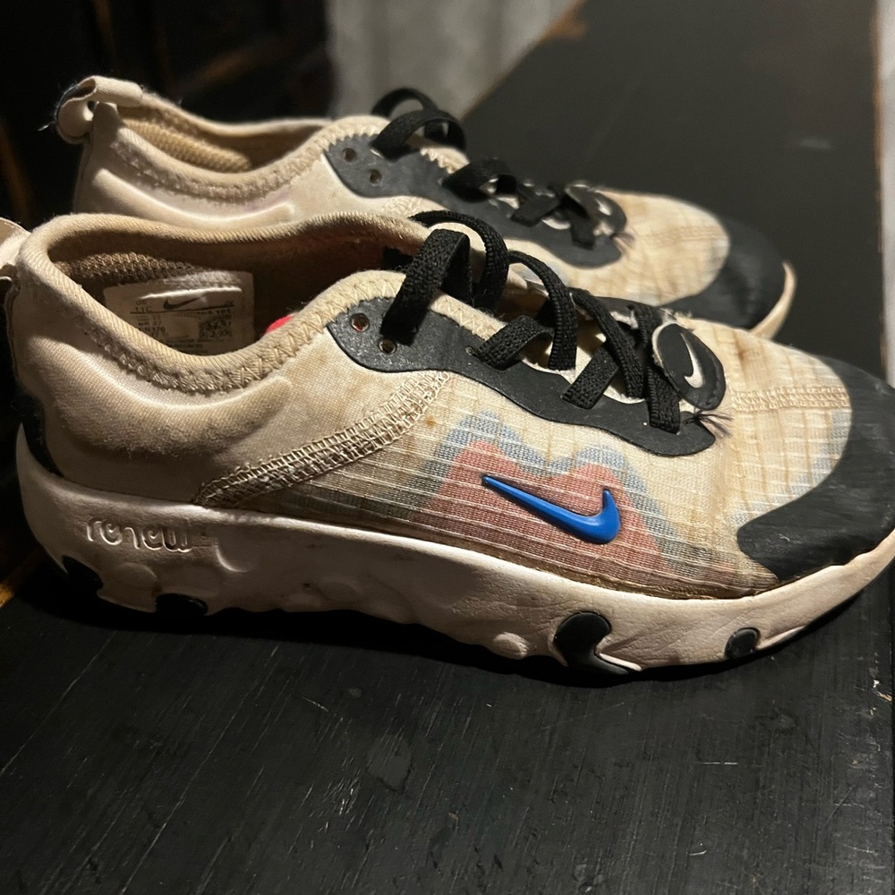 Nike Kids Beige Sneakers with Blue Swoosh and Black Accents